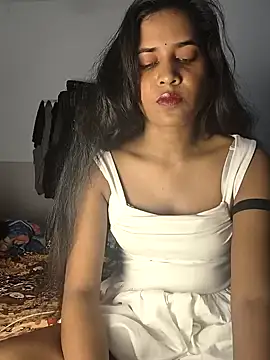 cute radhikaa online show from September 14, 2025, 7:14 pm