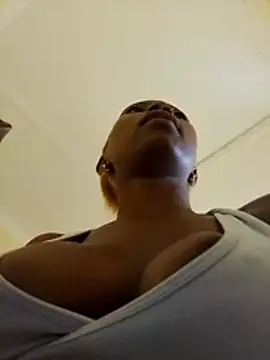 SeffieLucy online show from February 17, 2026, 6:33 am