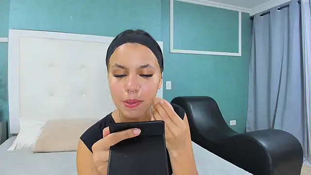 ania gomez online show from December 14, 2025, 2:00 pm