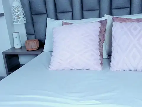 Snapshot of ZoeKrug chatting on February 14, 2026, 5:46 pm ZoeKrug online show from February 14, 2026, 5:46 pm