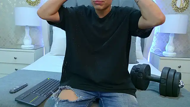 ZoeKrug online show from November 14, 2025, 12:20 pm