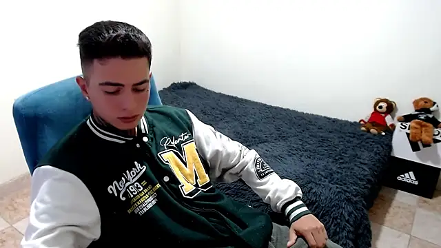 santii ss online show from October 15, 2025, 7:44 pm