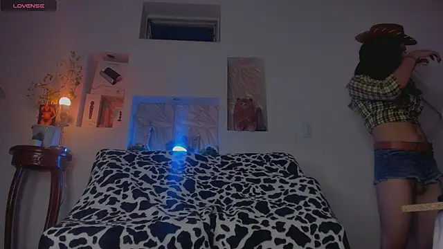 Chloe cooperr online show from October 7, 2025, 2:12 am