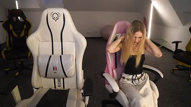 Snapshot of MissKaitrin chatting on September 14, 2025, 10:37 am MissKaitrin online show from September 14, 2025, 10:37 am