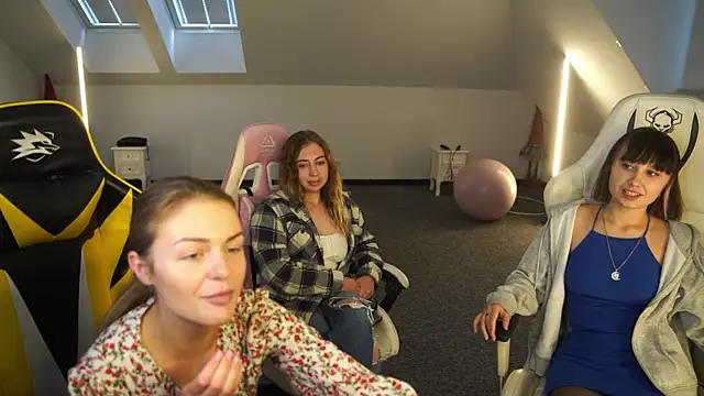 Snapshot of MissKaitrin chatting on September 9, 2025, 11:19 am MissKaitrin online show from September 9, 2025, 11:19 am