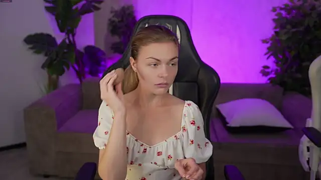 Snapshot of MissKaitrin chatting on September 21, 2025, 1:05 pm MissKaitrin online show from September 21, 2025, 1:05 pm