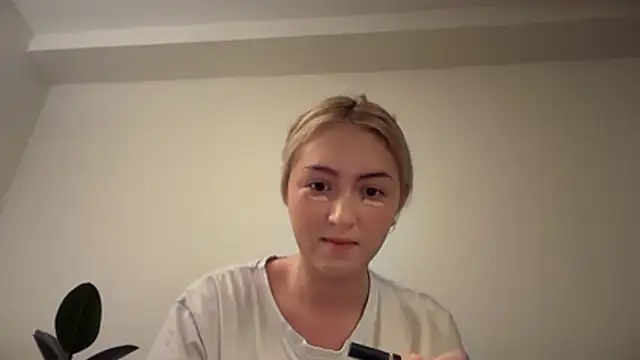 Kitty Swetty online show from December 17, 2025, 11:54 pm