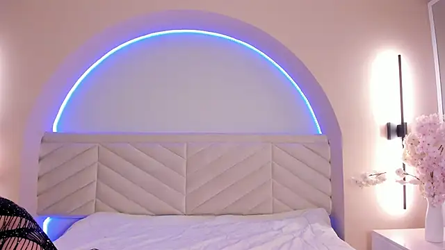 Bella Williiams online show from March 30, 2026, 12:06 pm