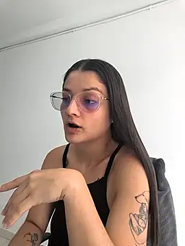 Snapshot of Coralinne__ chatting on April 18, 2026, 3:36 pm Coralinne online show from April 18, 2026, 3:36 pm