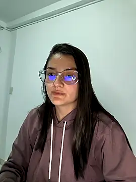 Snapshot of Coralinne__ chatting on April 21, 2026, 1:07 am Coralinne online show from April 21, 2026, 1:07 am