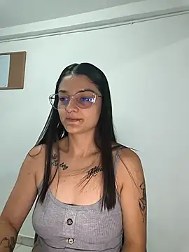 Snapshot of Coralinne__ chatting on April 26, 2026, 1:03 am Coralinne online show from April 26, 2026, 1:03 am