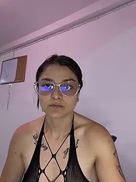 Snapshot of Coralinne__ chatting on May 22, 2026, 1:03 am Coralinne online show from May 22, 2026, 1:03 am