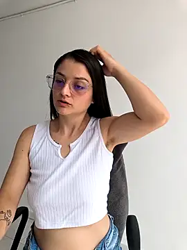 Snapshot of Coralinne__ chatting on April 7, 2026, 3:47 pm Coralinne online show from April 7, 2026, 3:47 pm