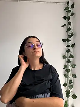 Snapshot of Coralinne__ chatting on May 8, 2026, 3:27 pm Coralinne online show from May 8, 2026, 3:27 pm