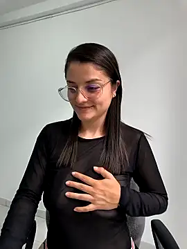 Snapshot of Coralinne__ chatting on April 12, 2026, 3:48 pm Coralinne online show from April 12, 2026, 3:48 pm