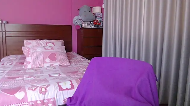 Snapshot of ConnieMagic chatting on March 25, 2026, 5:45 pm ConnieMagic online show from March 25, 2026, 5:45 pm