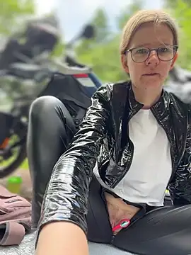 Bikergirl 97 online show from June 10, 2026, 10:38 am
