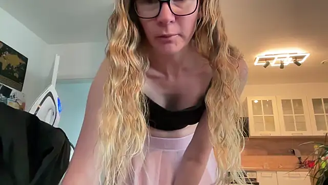 Bikergirl 97 online show from May 5, 2026, 4:21 pm