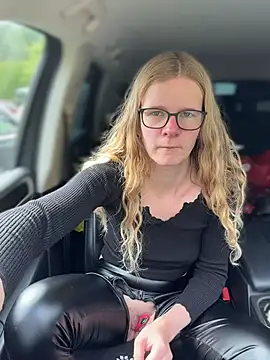 Bikergirl 97 online show from May 12, 2026, 3:18 pm