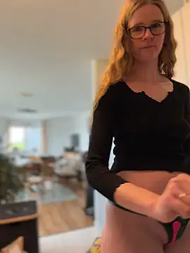 Bikergirl 97 online show from April 13, 2026, 11:58 am