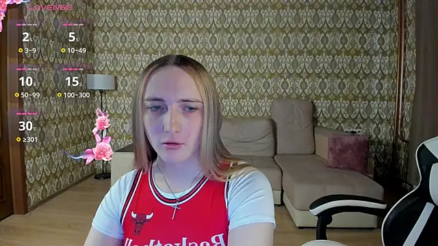 Vi Luxy online show from May 15, 2026, 1:14 am
