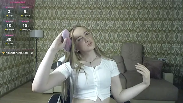 Vi Luxy online show from April 25, 2026, 2:03 am