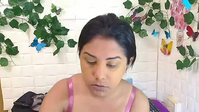 Snapshot of IndiaSexyStripper4u chatting on October 3, 2025, 5:20 am IndiaSexyStripper4u online show from October 3, 2025, 5:20 am