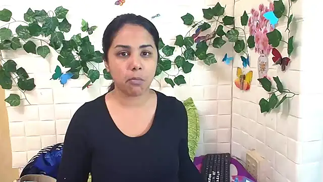 Snapshot of IndiaSexyStripper4u chatting on September 12, 2025, 5:13 pm IndiaSexyStripper4u online show from September 12, 2025, 5:13 pm