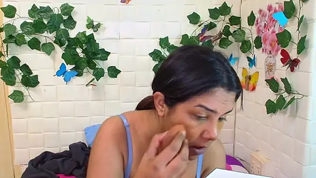 Snapshot of IndiaSexyStripper4u chatting on September 23, 2025, 5:42 pm IndiaSexyStripper4u online show from September 23, 2025, 5:42 pm