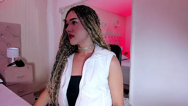 MarilynDupont online show from October 22, 2025, 12:37 pm