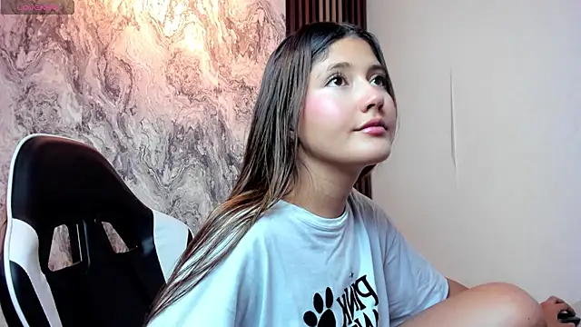 Snapshot of amy_innocent_1 chatting on December 5, 2025, 8:39 pm amy innocent 1 online show from December 5, 2025, 8:39 pm