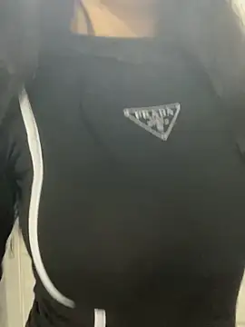 sara gomez1  online show from October 2, 2025, 11:30 pm