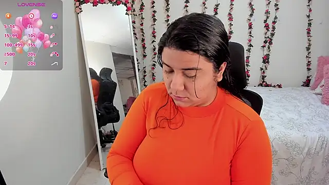 MariamCastiblanco online show from November 25, 2025, 2:06 pm