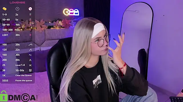 Arinextdoor online show from December 14, 2025, 1:45 am