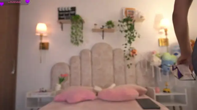 violeth     online show from March 30, 2026, 1:12 pm