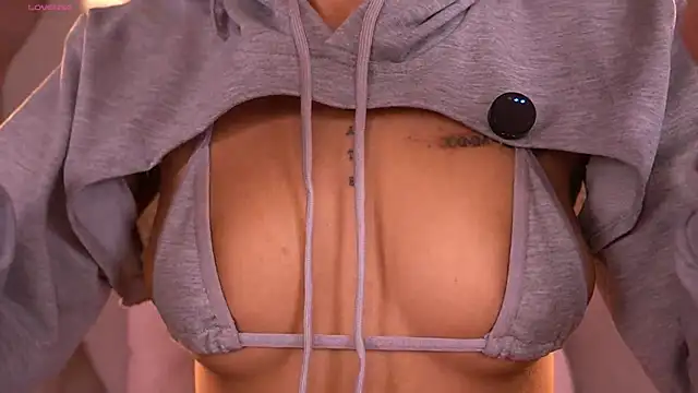 violeth     online show from December 19, 2025, 1:13 pm