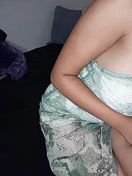 loloqueen1 online show from November 14, 2025, 10:46 pm