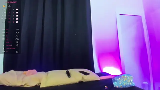 RoseeCarter online show from November 23, 2025, 9:25 pm