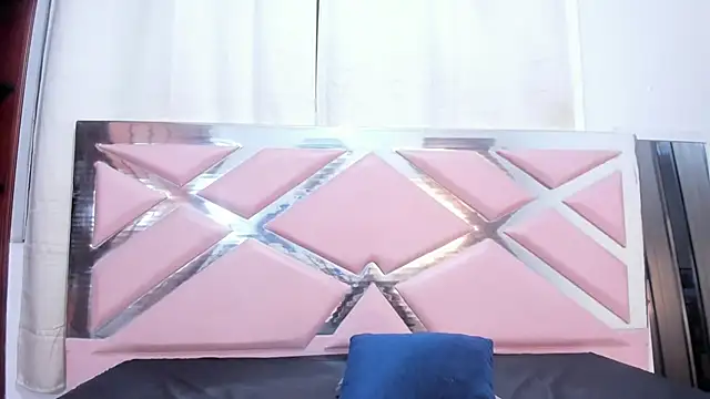 Kenishax  online show from September 26, 2025, 4:41 am