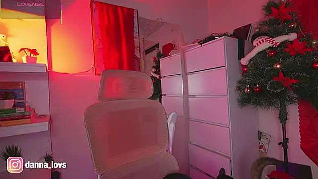 Dannaa Lovs online show from December 2, 2025, 5:58 pm