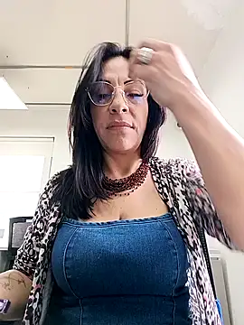  Kamy Hot online show from December 5, 2025, 1:32 pm