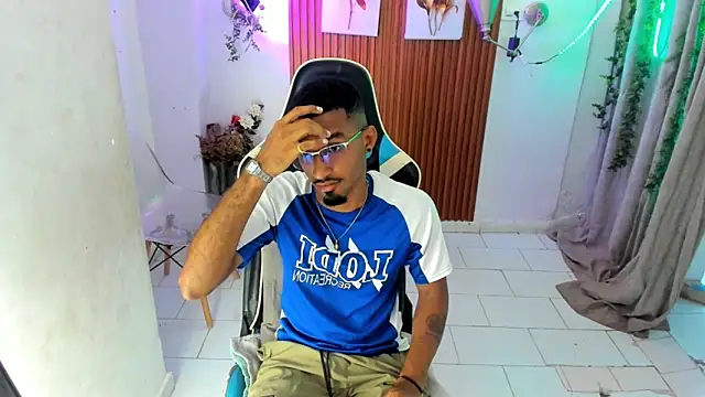 Darwin mayo online show from November 11, 2025, 5:30 pm