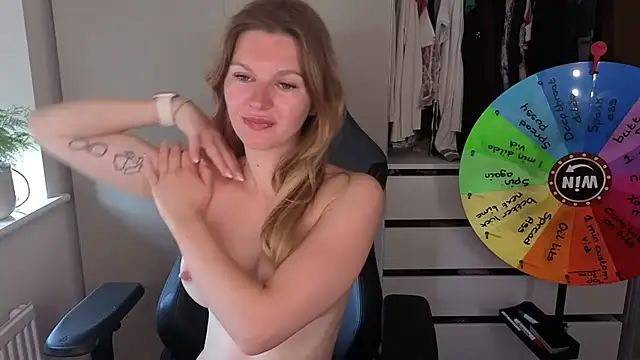 Snapshot of Lilly-Luscious chatting on May 25, 2026, 8:13 am Lilly-Luscious online show from May 25, 2026, 8:13 am