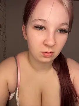 SweetTeenGirl online show from April 13, 2026, 5:50 pm