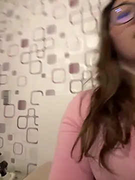 SweetTeenGirl online show from November 3, 2025, 8:01 pm