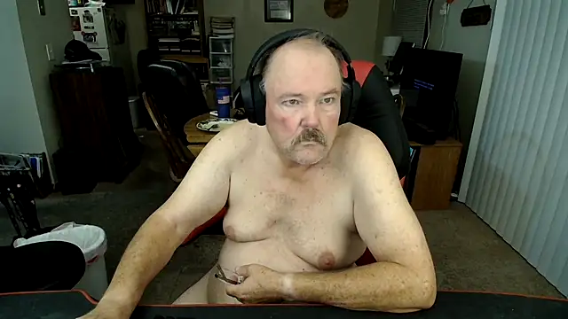 Snapshot of havethickcock chatting on October 5, 2025, 2:35 am havethickcock online show from October 5, 2025, 2:35 am