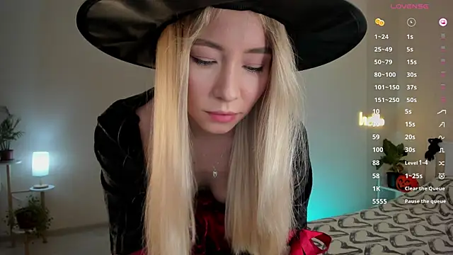 DanaCandy online show from October 31, 2025, 8:27 pm