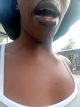 Snapshot of GoldSnowXxX chatting on April 1, 2026, 3:20 pm GoldSnowXxX online show from April 1, 2026, 3:20 pm