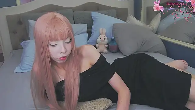 Evelyn Neal online show from November 17, 2025, 4:22 pm