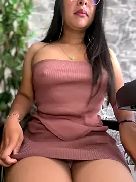 Liulee2 online show from November 9, 2025, 4:44 pm